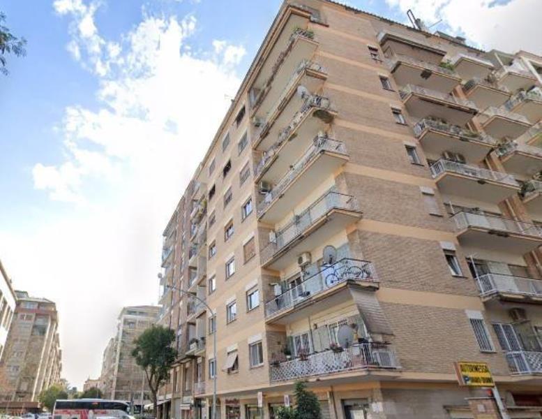 appartamento in vendita a Roma in zona Ostiense