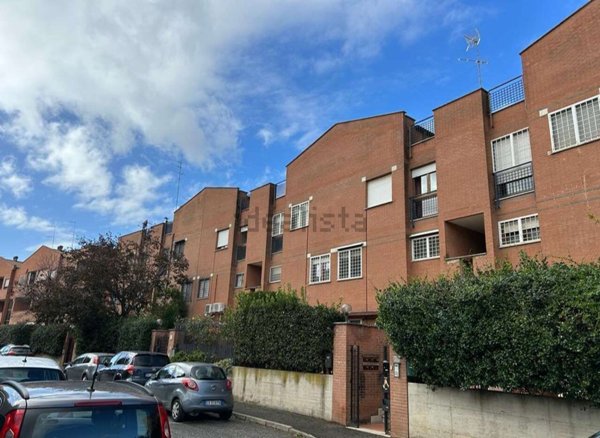 appartamento in vendita a Roma in zona Tor di Quinto