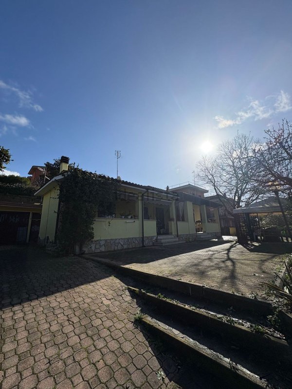 casa indipendente in vendita a Roma in zona Castel di Leva