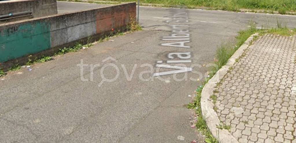 locale commerciale in vendita a Roma in zona Lunghezza