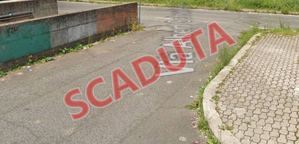 locale commerciale in vendita a Roma in zona Lunghezza