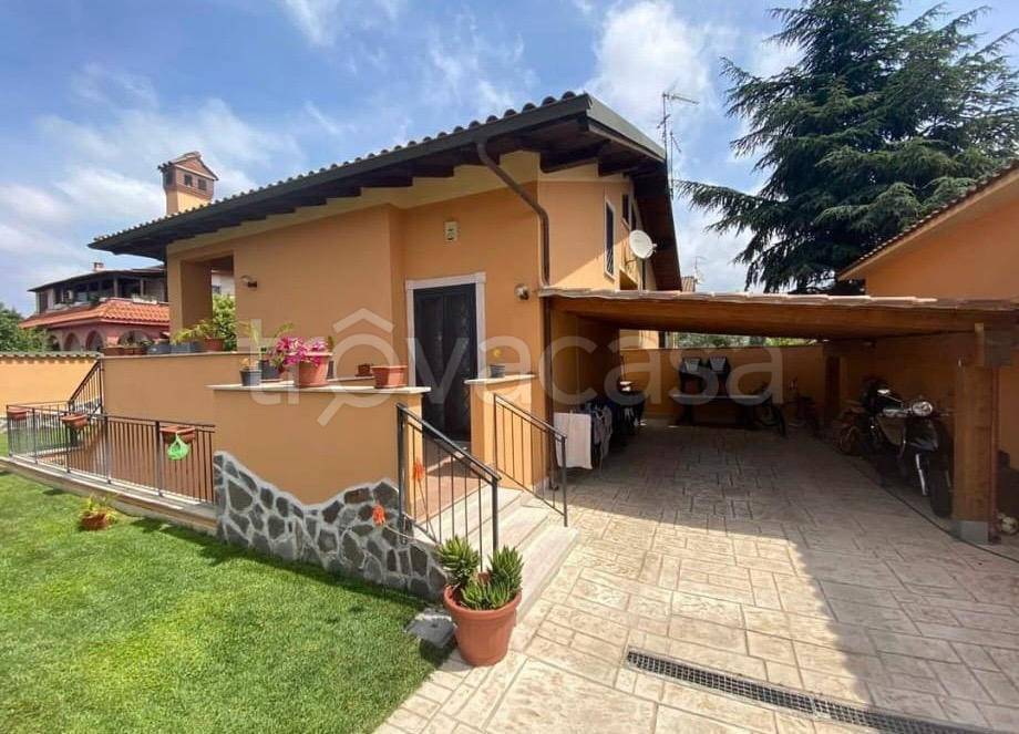 casa indipendente in vendita a Roma in zona Infernetto
