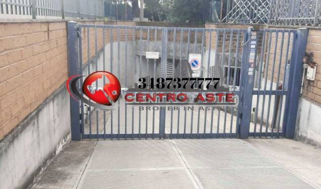 locale commerciale in vendita a Roma in zona Casalotti