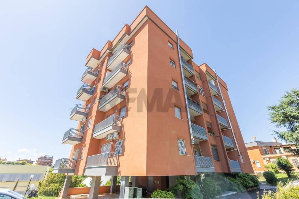 appartamento in vendita a Roma in zona Tor di Quinto