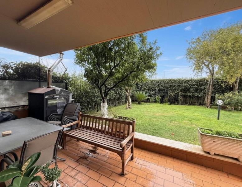 appartamento in vendita a Roma in zona Mostacciano
