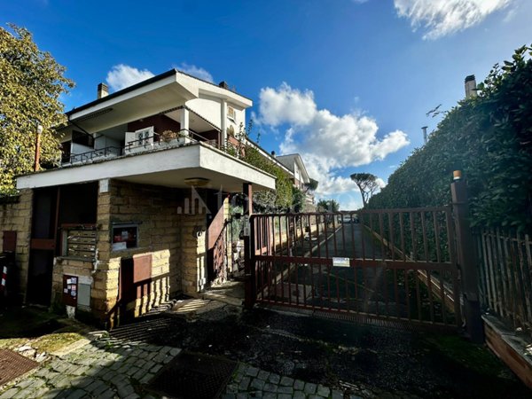 appartamento in vendita a Roma in zona Axa