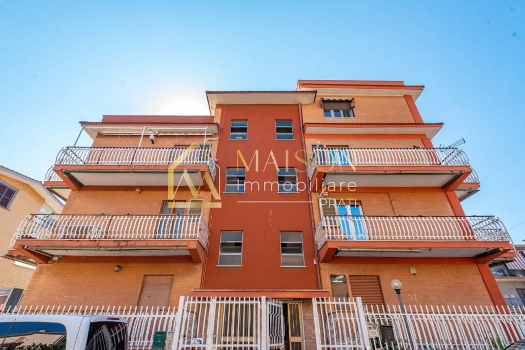 appartamento in vendita a Roma in zona Colle Monfortani