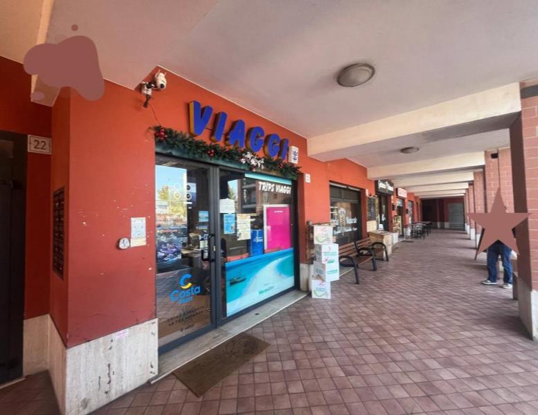 locale commerciale in vendita a Roma in zona Selva Candida