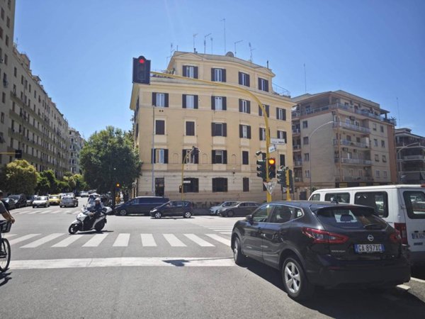 negozio in vendita a Roma in zona Appio Latino