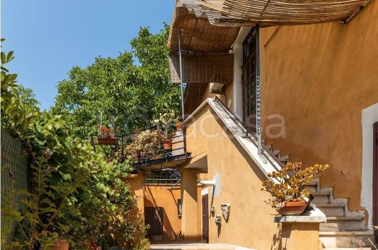 appartamento in vendita a Roma in zona Ardeatino