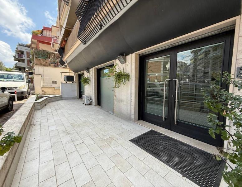 locale commerciale in vendita a Roma in zona Gianicolense