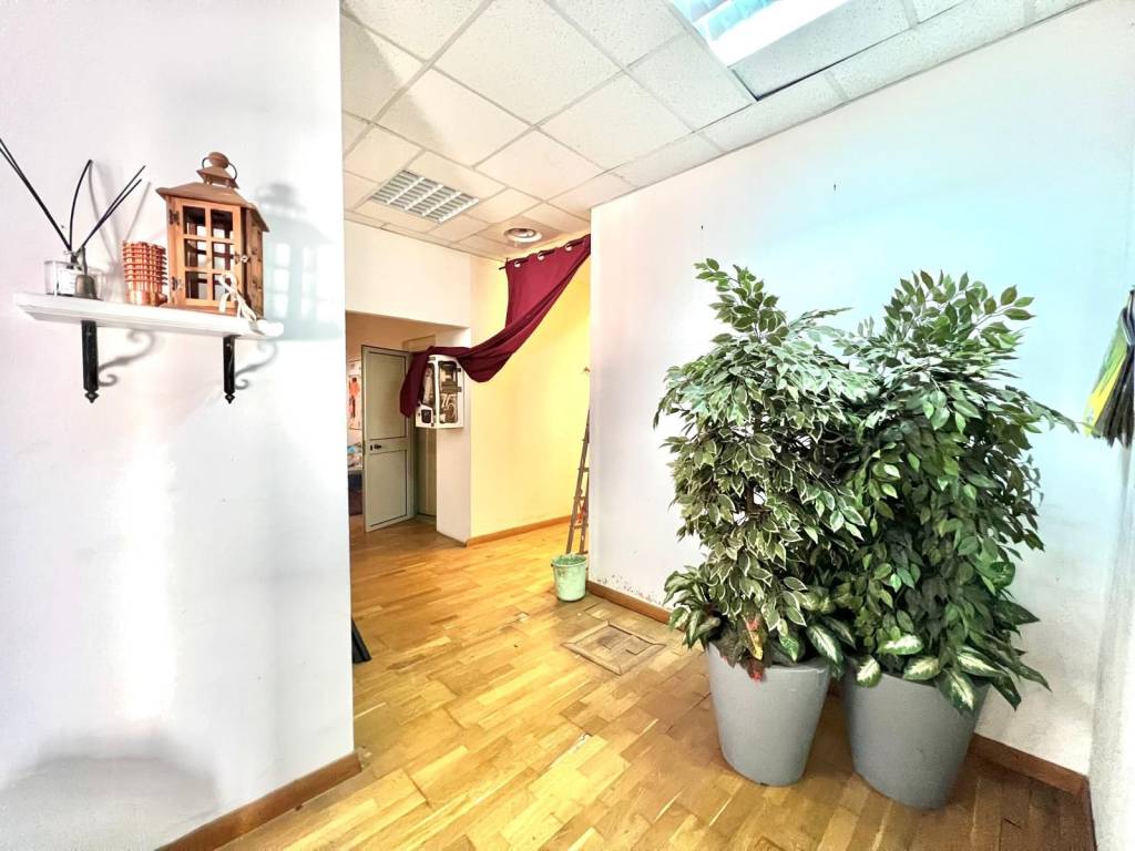 negozio in vendita a Roma in zona Spinaceto