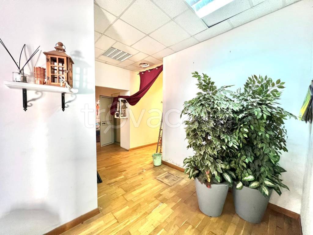 negozio in vendita a Roma in zona Spinaceto