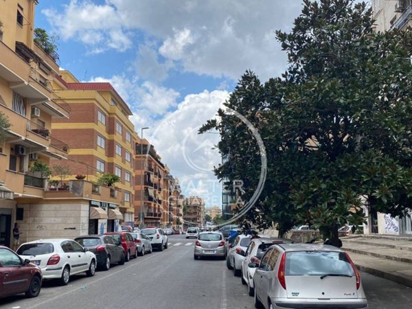 negozio in vendita a Roma in zona Prenestino-Centocelle