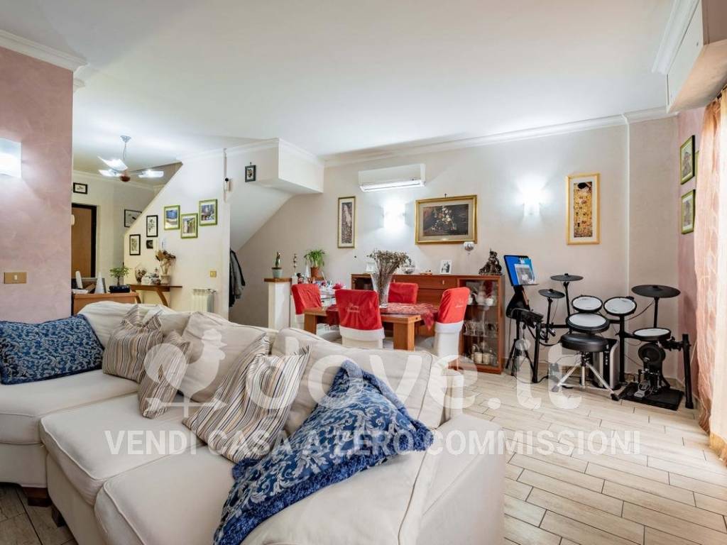 casa indipendente in vendita a Roma in zona Massimina/Casal Lumbroso