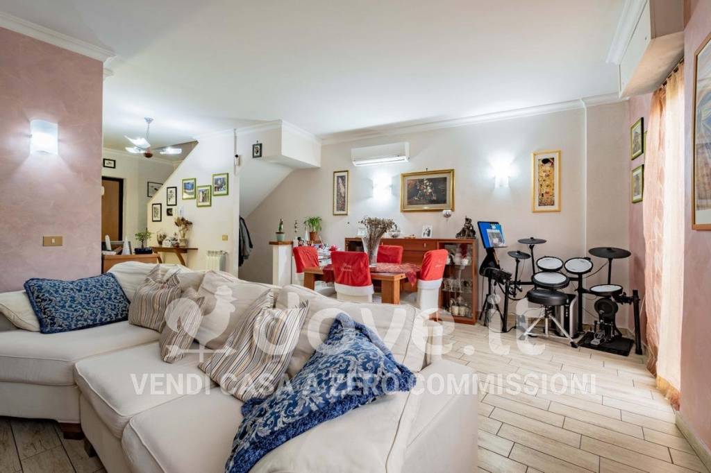 casa indipendente in vendita a Roma in zona Massimina/Casal Lumbroso