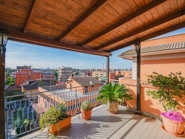 appartamento in vendita a Roma in zona Cinquina