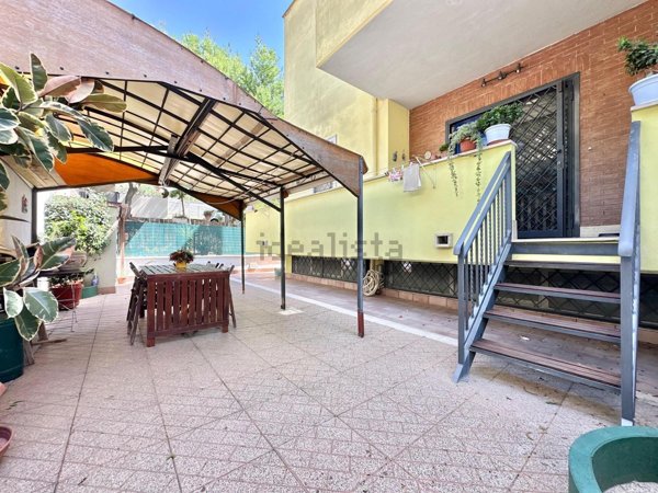 appartamento in vendita a Roma in zona Lunghezza