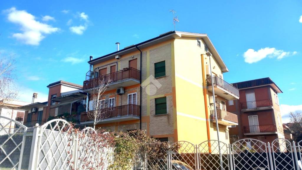 appartamento in vendita a Roma in zona Torre Angela