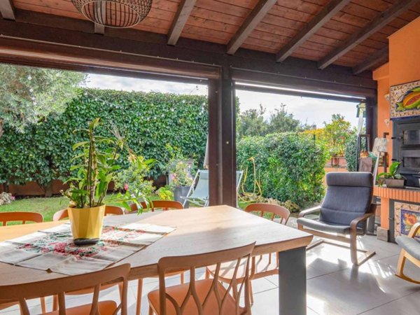 casa indipendente in vendita a Roma in zona Infernetto