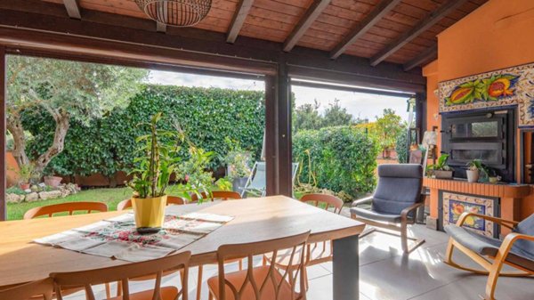 casa indipendente in vendita a Roma in zona Infernetto