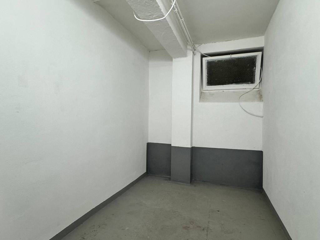 locale commerciale in vendita a Roma in zona Don Bosco