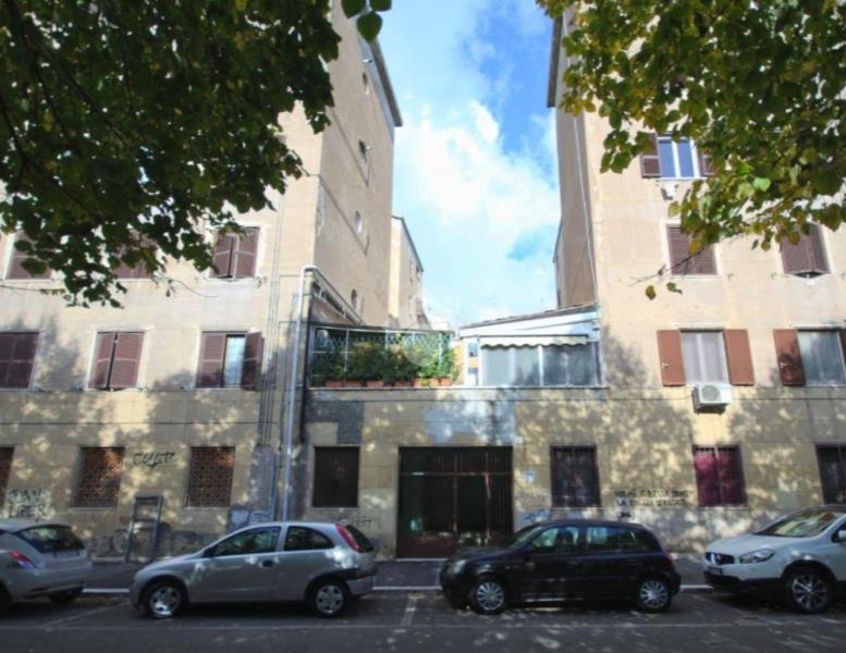 appartamento in vendita a Roma in zona Tuscolano