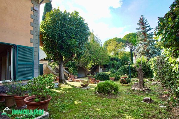 casa indipendente in vendita a Roma in zona Sette Bagni