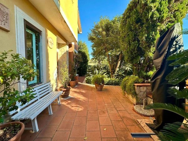 casa indipendente in vendita a Roma