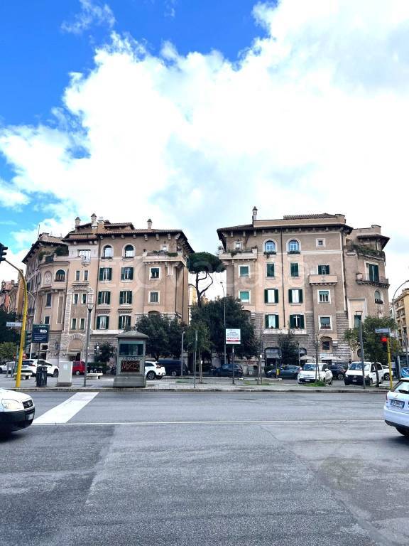 appartamento in vendita a Roma in zona Appio Latino