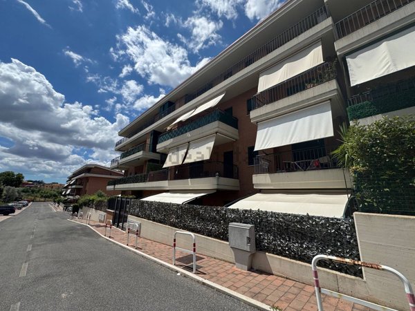 appartamento in vendita a Roma in zona Osteria del Curato