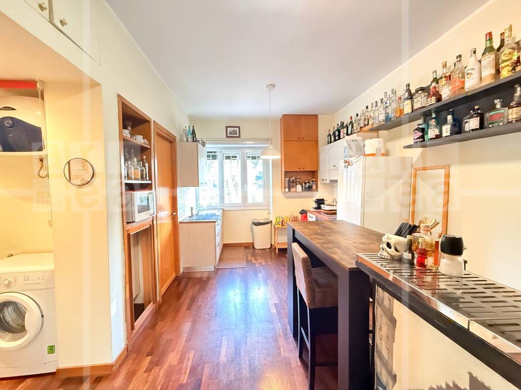 appartamento in vendita a Roma in zona Ardeatino