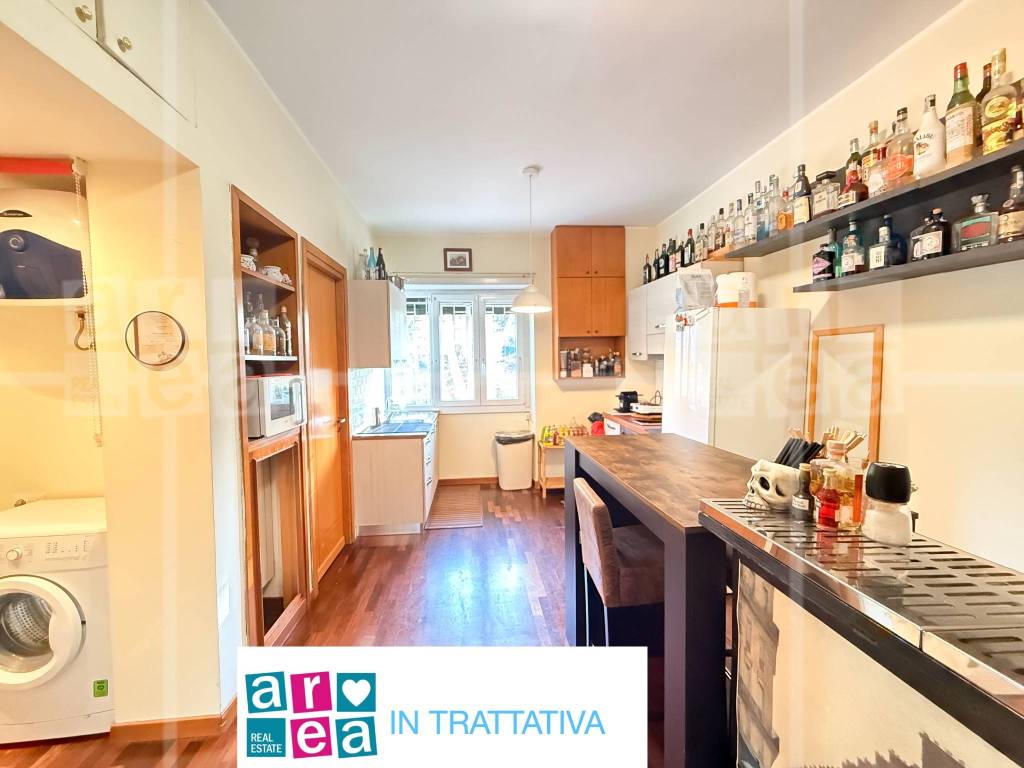 appartamento in vendita a Roma in zona Ardeatino