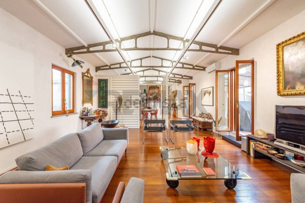 appartamento in vendita a Roma in zona Trevi-Colonna