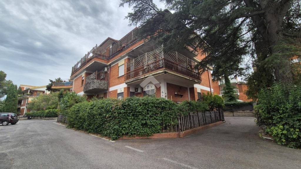 appartamento in vendita a Roma in zona Torre Gaia