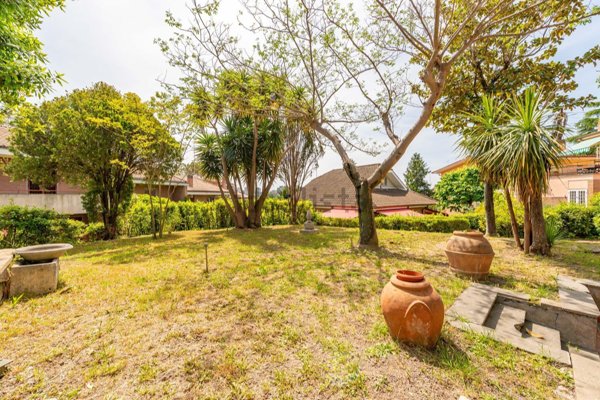 appartamento in vendita a Roma in zona Tre Pini - Poggio dei Fiori