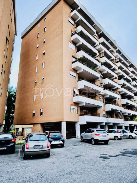 negozio in vendita a Roma in zona Torre Maura