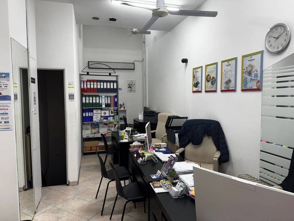 negozio in vendita a Roma in zona Tuscolano