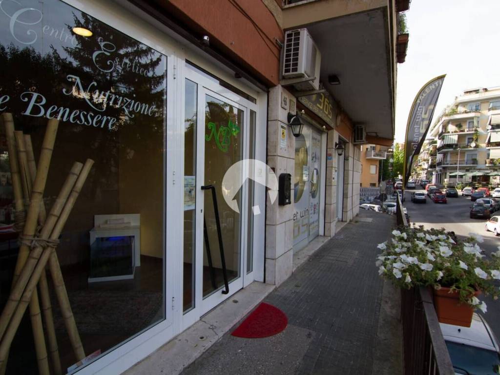 negozio in vendita a Roma in zona Monte Sacro/Talenti