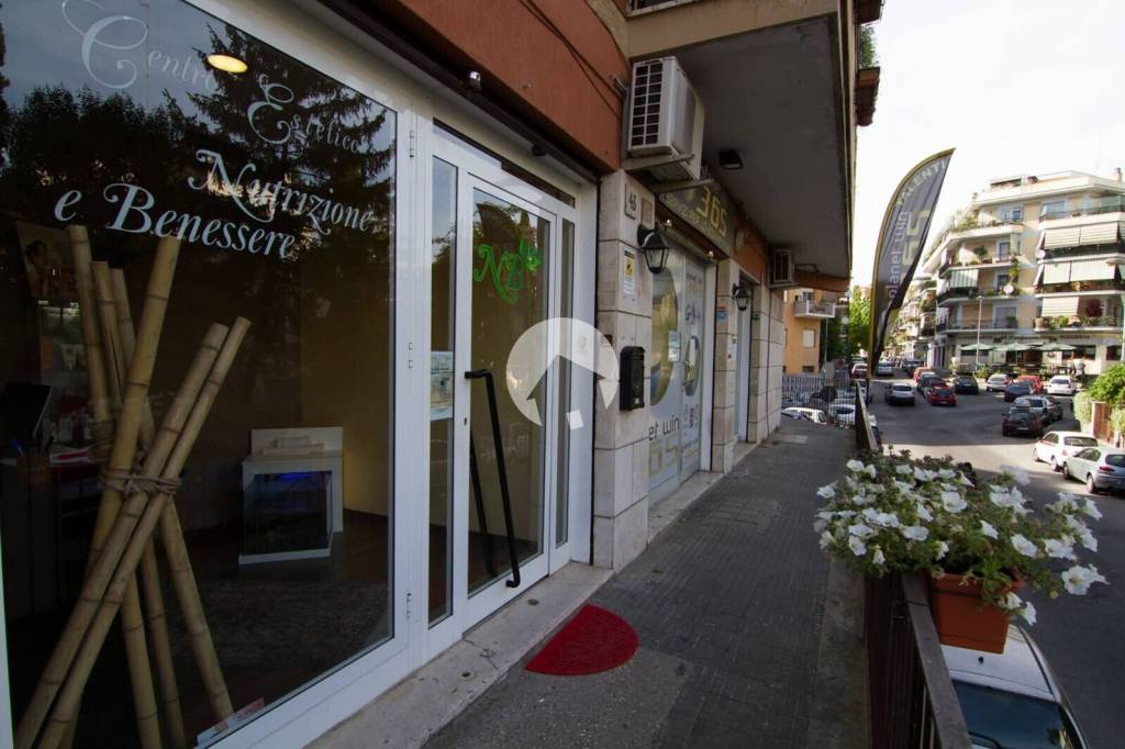 negozio in vendita a Roma in zona Monte Sacro/Talenti
