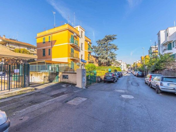 locale di sgombero in vendita a Roma in zona Torre Maura