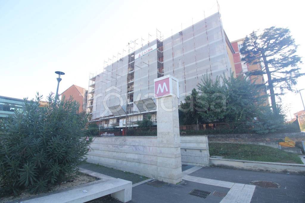 appartamento in vendita a Roma in zona Torre Spaccata
