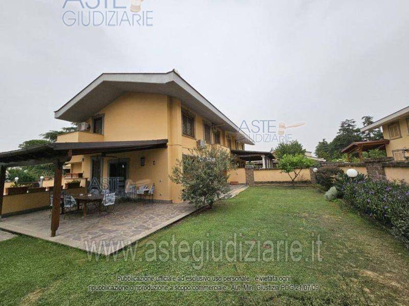casa indipendente in vendita a Roma in zona Casal Monastero