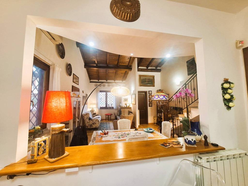 casa indipendente in vendita a Roma in zona Infernetto