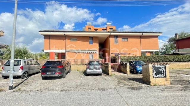 appartamento in vendita a Roma in zona Giardini di Corcolle