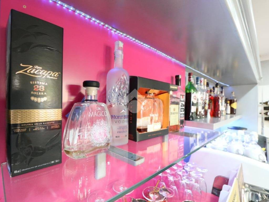 negozio in vendita a Roma in zona Ostia