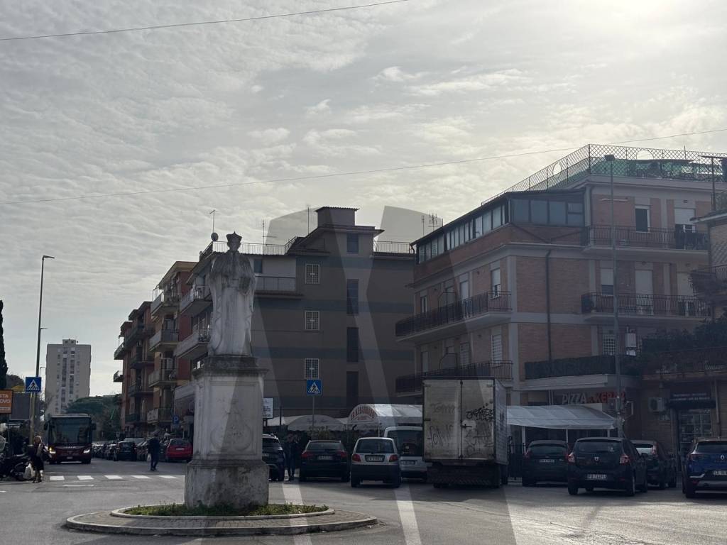 negozio in vendita a Roma in zona Casal Boccone