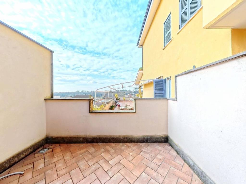 appartamento in vendita a Roma in zona Pantan Monastero