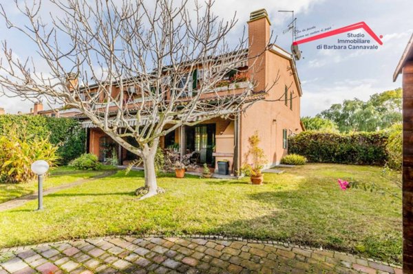 casa indipendente in vendita a Roma in zona Infernetto