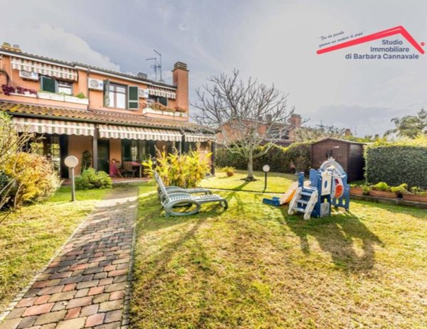 casa indipendente in vendita a Roma in zona Infernetto